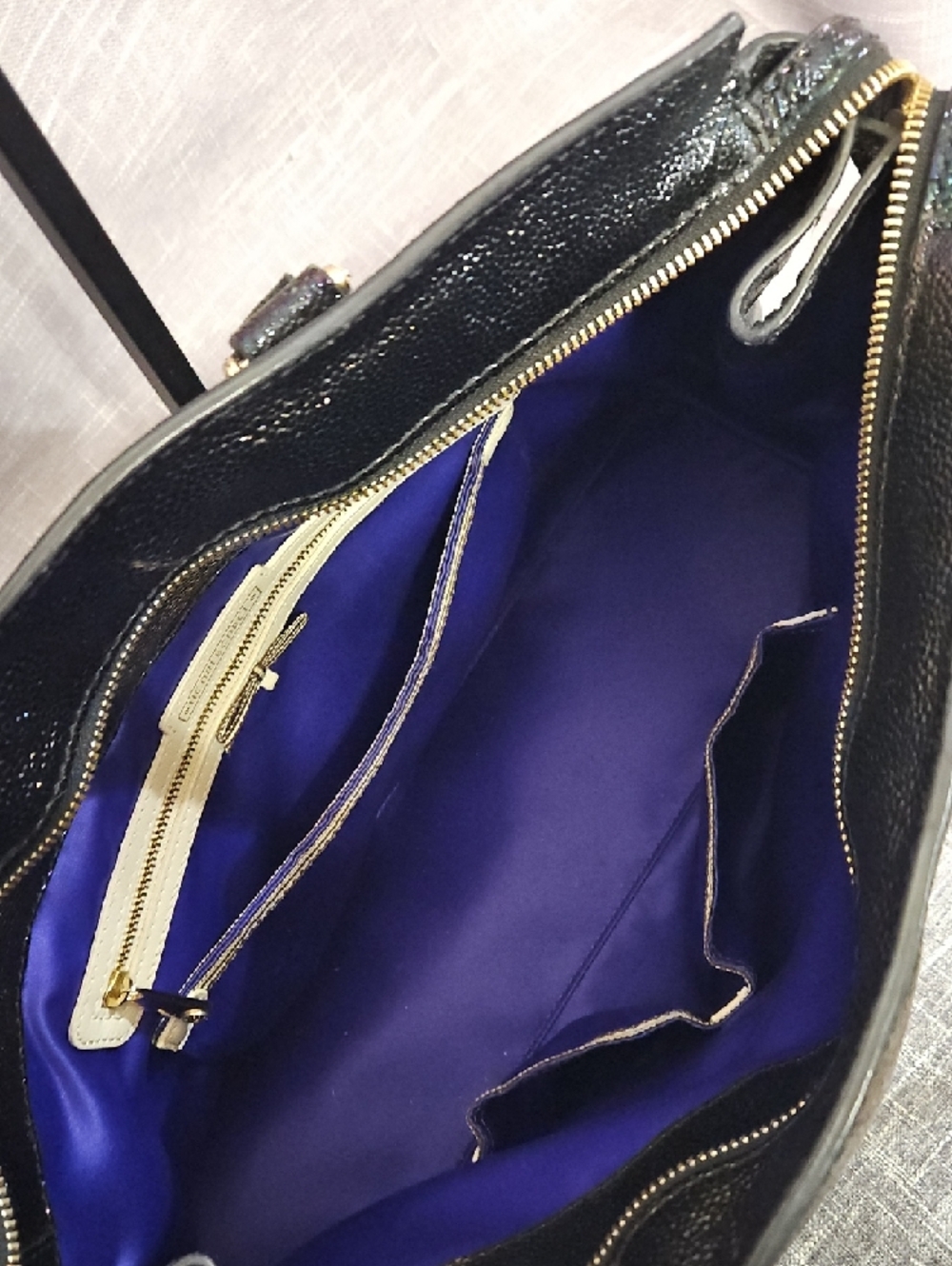 ✨ RARE Collector's Item ✨ Henri Bendel Petrol Oil Slick Carlyle Tote Bag - Picture 5 of 17